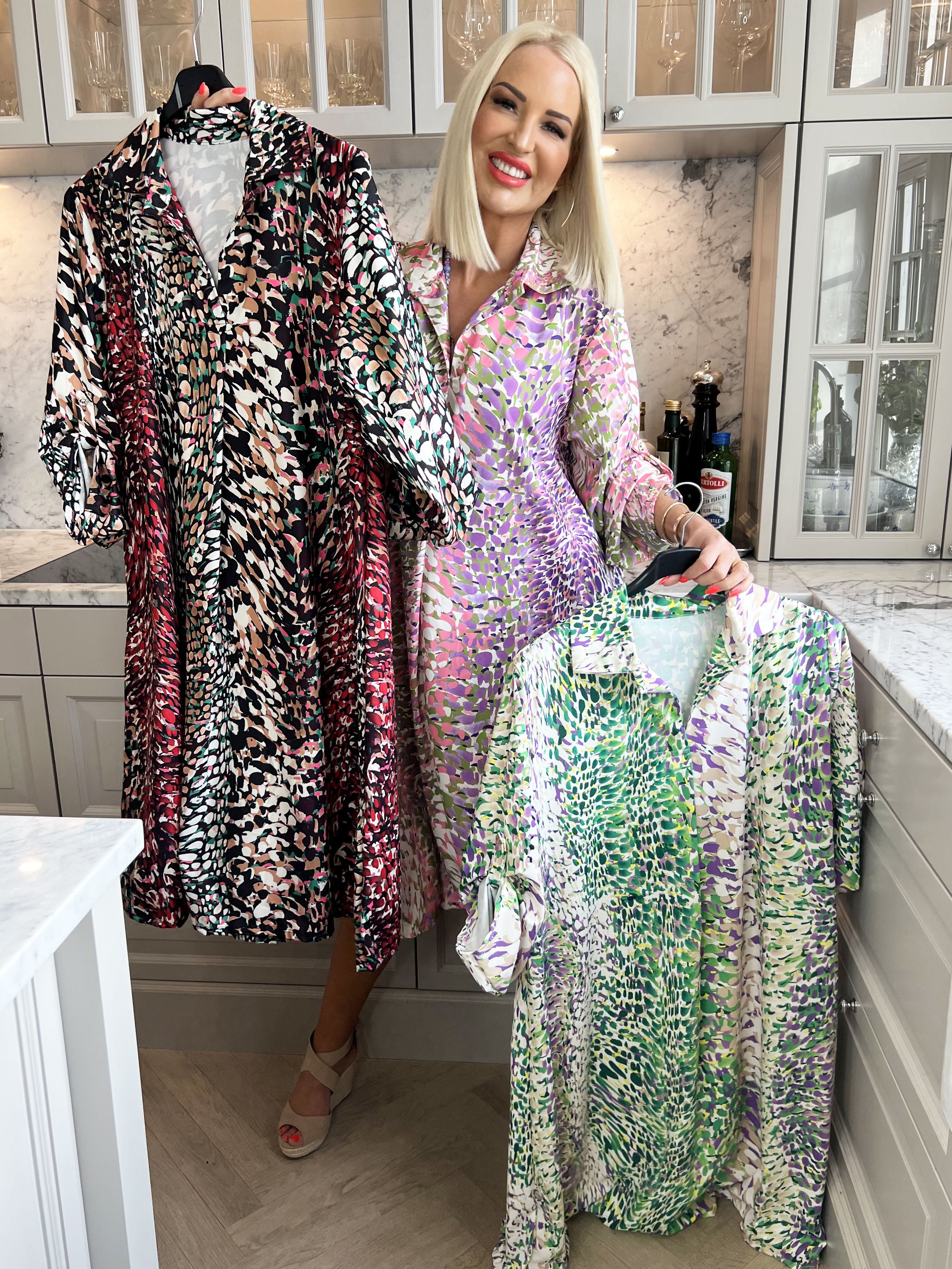 Lilly - Sød mønstret kjole med skjortekrave